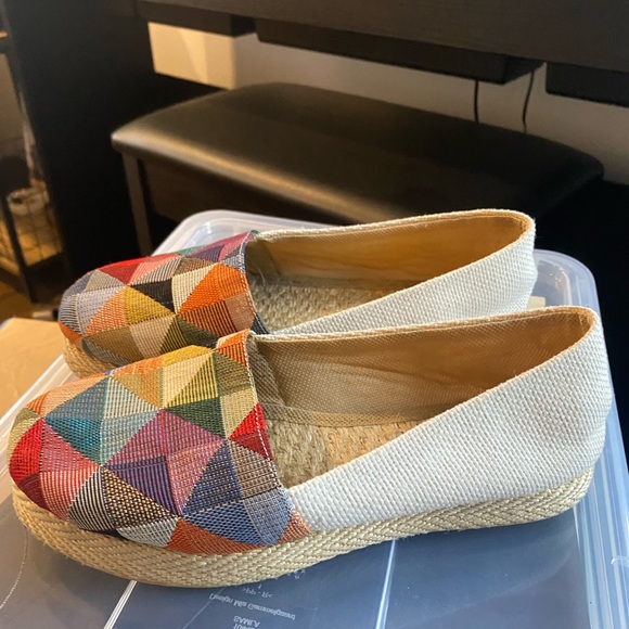 New unworn colorful fun espadrilles size 37 EuR or 6.5 US - Picture 2 of 3